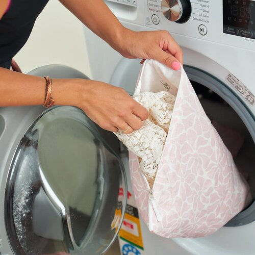 Annabel Trends Laundry Bag – Linen – Pink Petal Floral